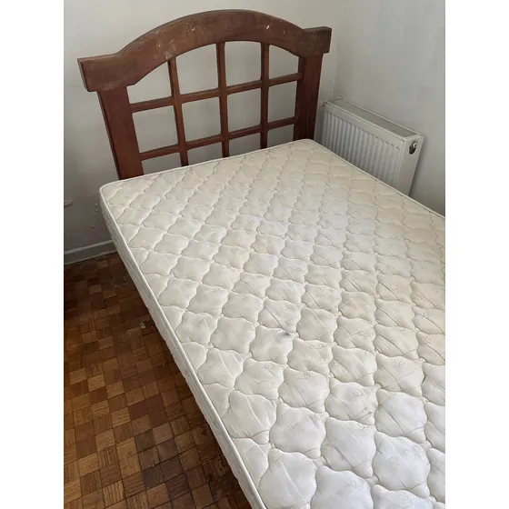Cama 1 1/2 Plaza De Rieles De Madera Con Colchón