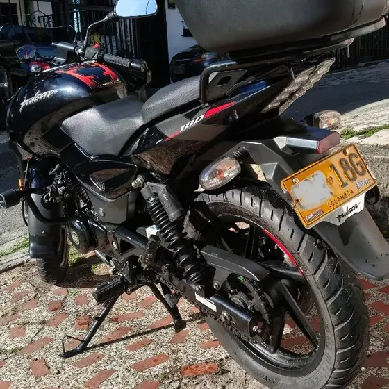 Pulsar 180 Fi Neon