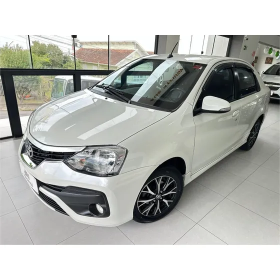 Toyota Etios 1.5 Platinum Sedan 16v Flex 4p Automático