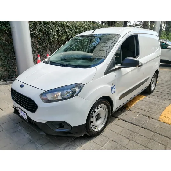 Ford Courier Tránsit Van