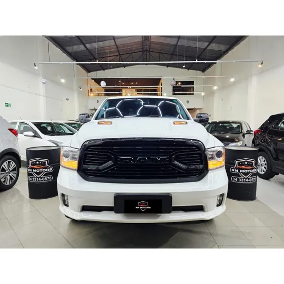 Ram Classic 5.7 V8 Gasolina Laramie Night Edition Cd 4x4 Automático