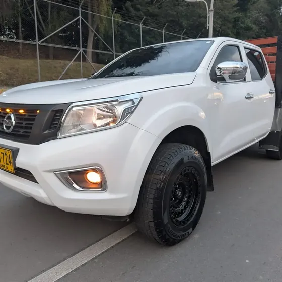 Nissan Np300 Frontier 2019 2.5 Diesel 4x4 Mt Estacas Doble Cabina