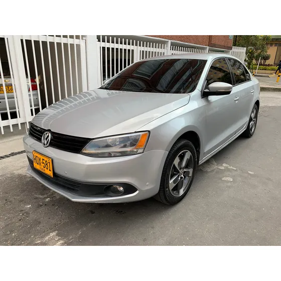 Volkswagen Jetta 2.0 Trendline 5 P