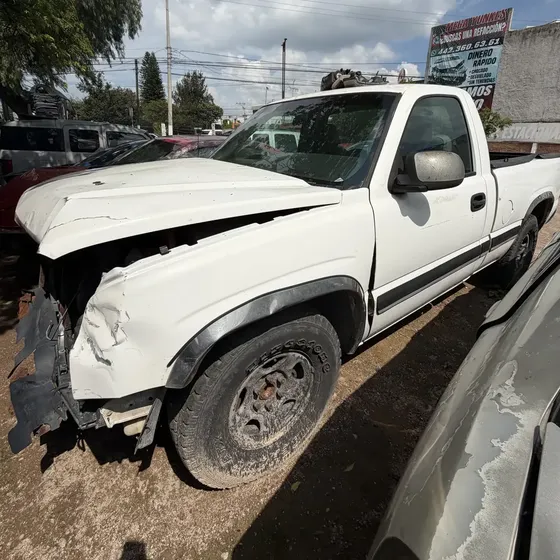 Chevrolet Silverado 2005 5.3 Pickup Silverado 2500 Aa At