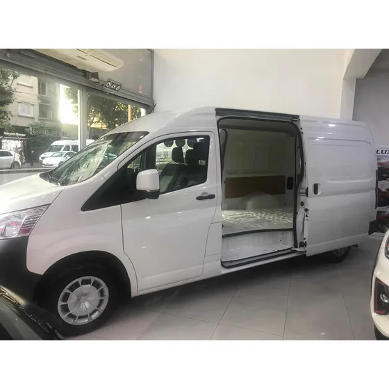 Toyota Hiace 2.8 Tdi Furgón 6at L2h2 3a 5p