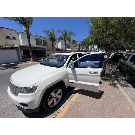 Jeep Cherokee Cherokee Sport 4x2 At