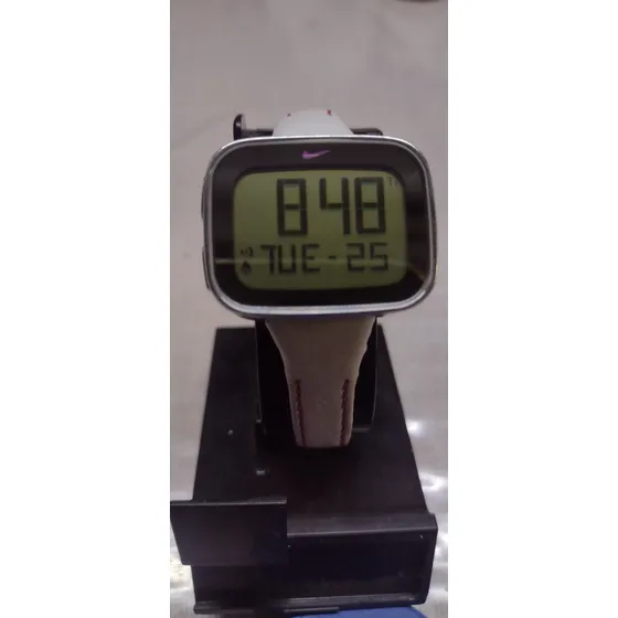 Reloj Digital Nike Wr 0130-178 Para Dama De Uso Blanco Negro Gris