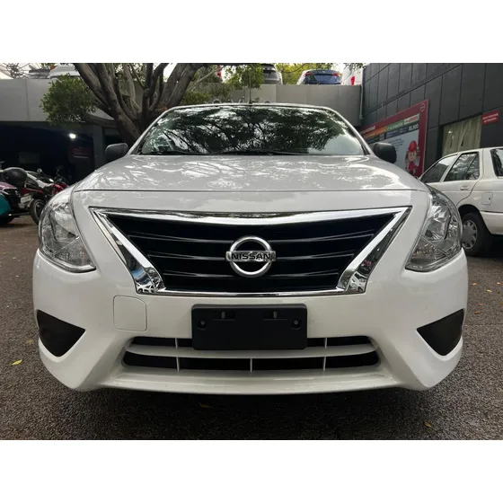 Nissan Versa 1.6 V-drive Mt