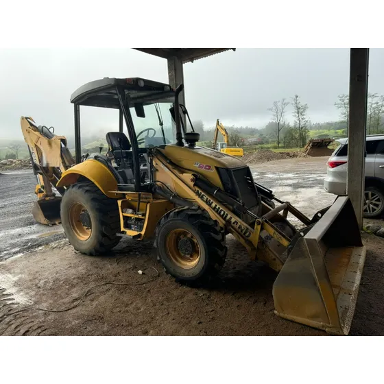 Retroescavadeira New Holland B90b 4x4