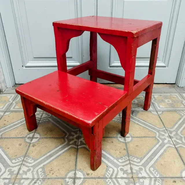 Banco Escabel De Pinto Color Rojo Pintado Rojo