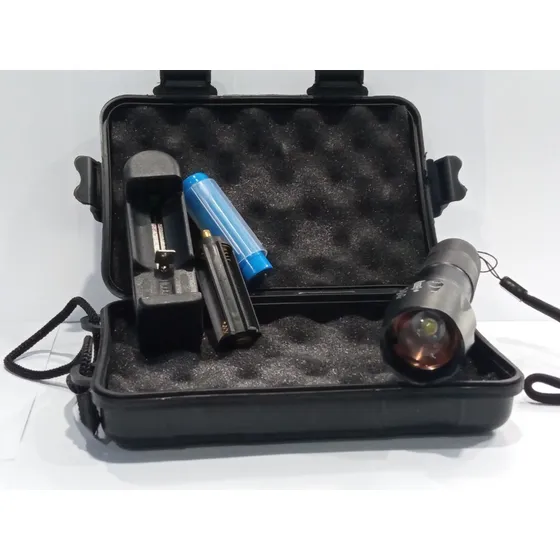 Linterna Recargable Militar Cargador Y Bateria Zoom Otiesca