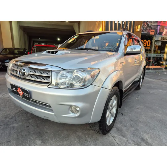 Toyota Hilux Sw4 3.0 Srv Cuero I 171cv 4x4