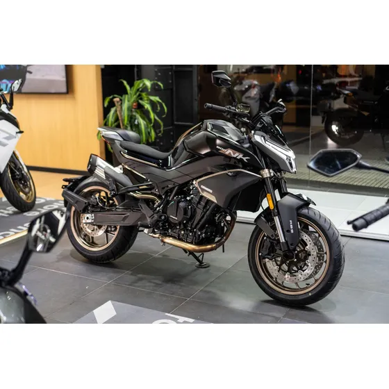 Cf Moto 800 Nk (no Mt07 ,mt09  Z900, Triumph Street Triple)