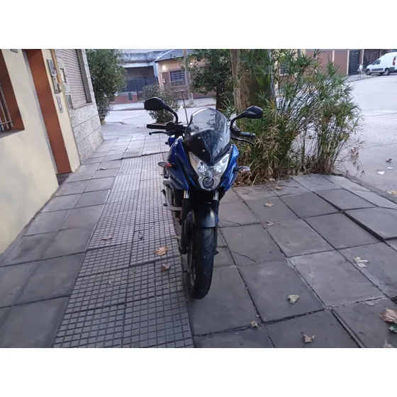 Rouser As 200