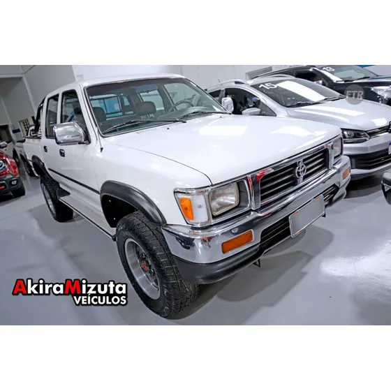 Toyota Hilux 2.8 Sr5 4x4 Cd 8v Diesel 4p Manual