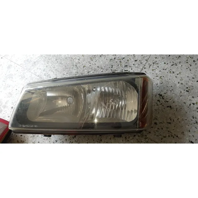 Faro Chevrolet Silverado Cheyenne 02-06 Izq