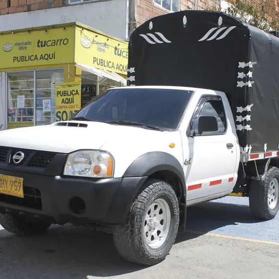 Nissan Frontier 2013 D22 Np300 2.5 Estacas Diésel