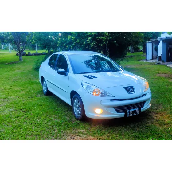Peugeot 207 1.4 Sedan Allure 75cv