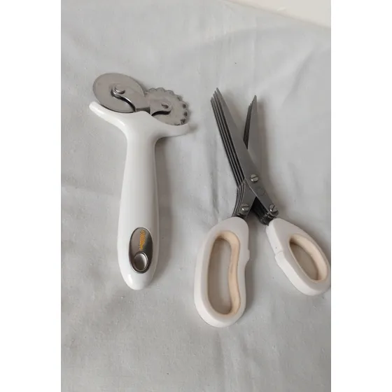 Tijera Corte Múltiple Y Cortador Doble Fondant Repos Wilton