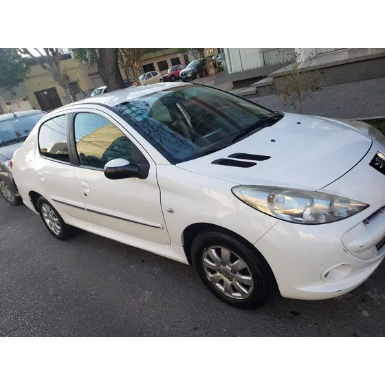 Peugeot 207 1.4 Sedan Allure 75cv