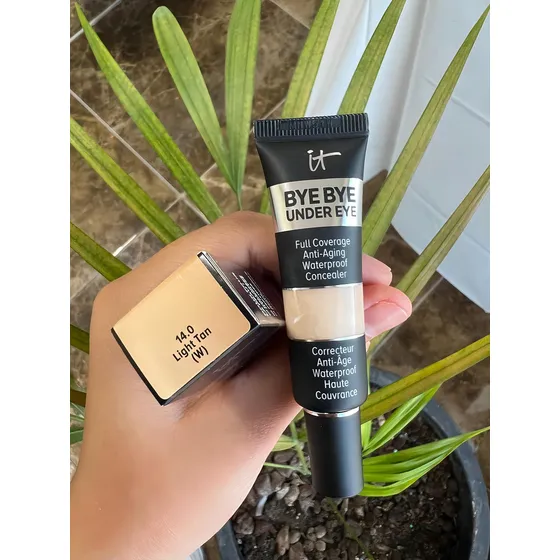 It Bye Bye under eye full corrector resistente al agua tono 14.0 light tan