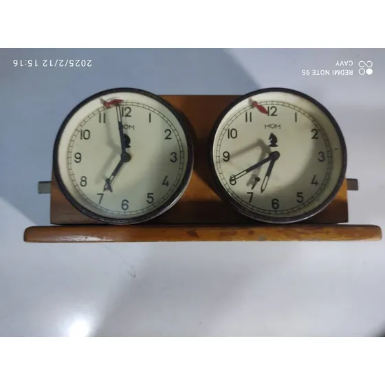 Reloj Analógico De Ajedrez Marca Mom