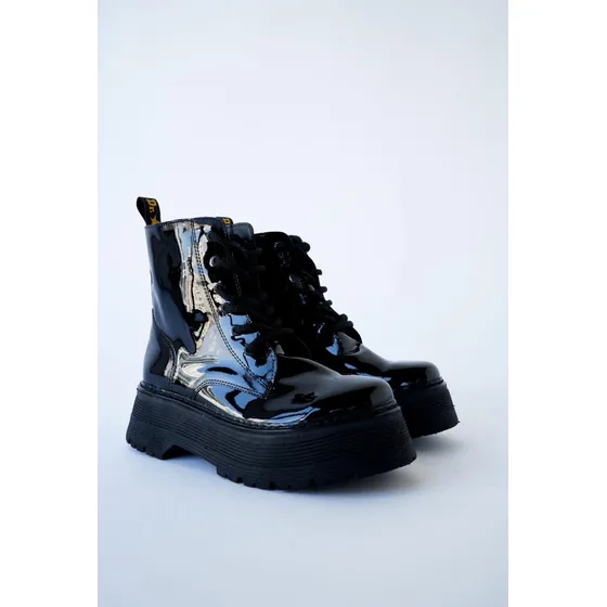 Borcego Caña Corta Con Cordones Charol Mate Unisex Negro