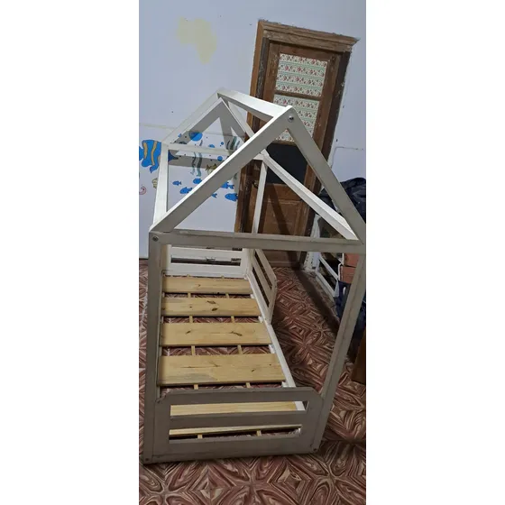 Cama De Madera Con Forma De Casa