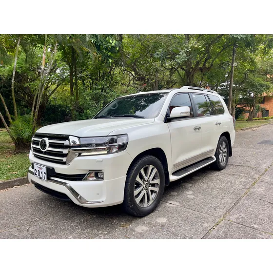 Toyota Land Cruiser 4.5 Imperial Land Cruiser 200 Diesel 2017