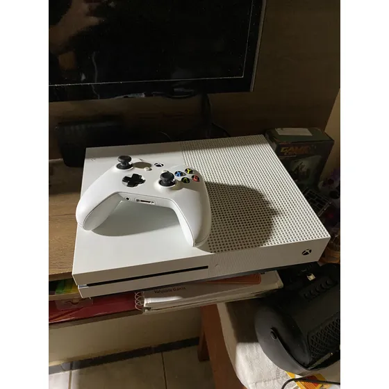Xbox One S 500gb + 01 Controle