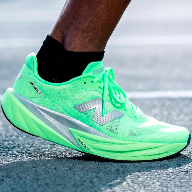 Tenis New Balance Fuelcell Rebel V5 Tenis New Balance Fuelcell Rebel V5