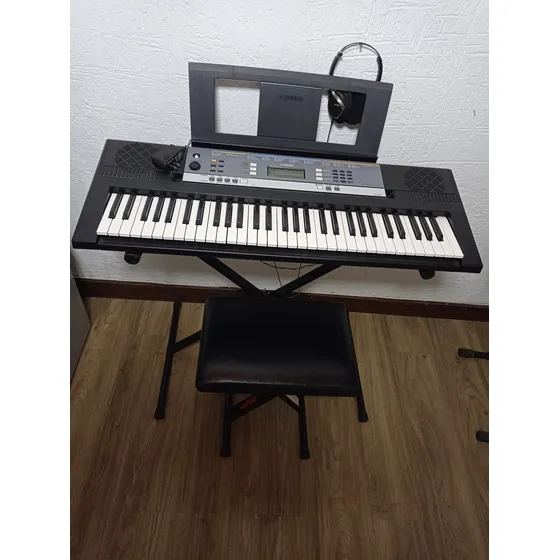 Teclado Yamaha Ypt240 Con Atril, Basé Y Silla