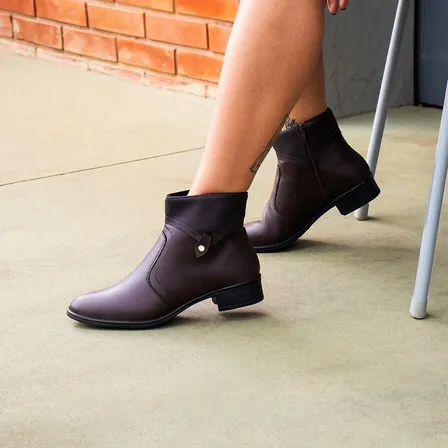Bota Feminina Cano Curto Salto Baixo Zíper Leve Confortável