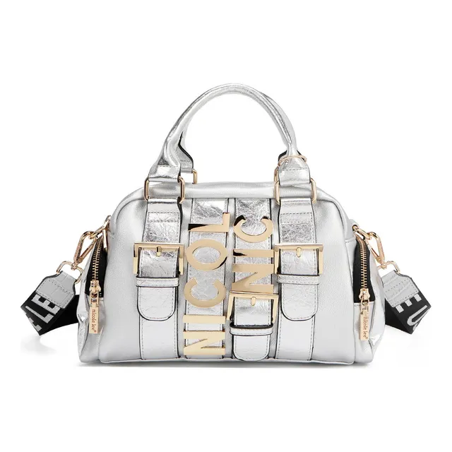 Bolsa Boston Nicole Lee C/cinturon De Hebilla Metálica Ss25 Acabado de los herrajes Silver Color Plateado Correa de hombro Silver Diseño de la tela Lisa