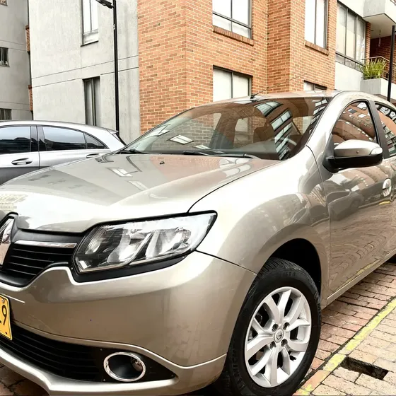 Renault Logan 2018 1.6 Privilege / Intens