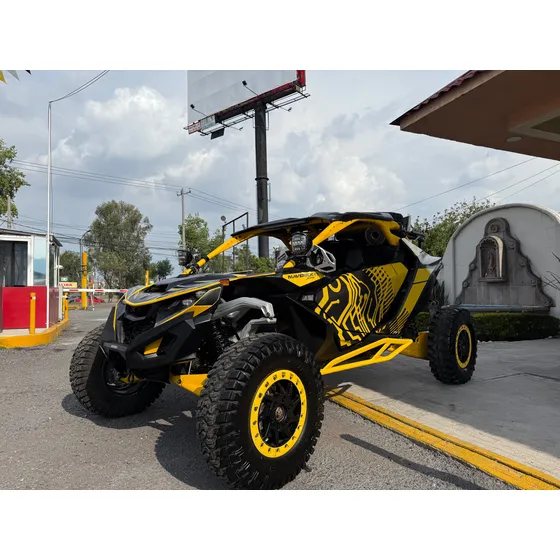 Can Am Maverick R