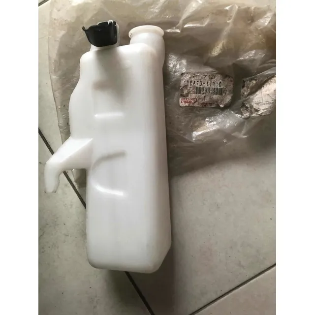 Envase Limpia Parabrisas Toyota Starlet
