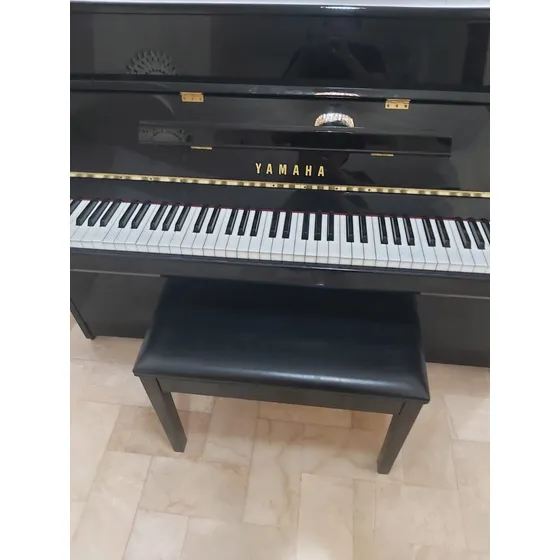 Piano Vertical Yamaha Gloss Negro