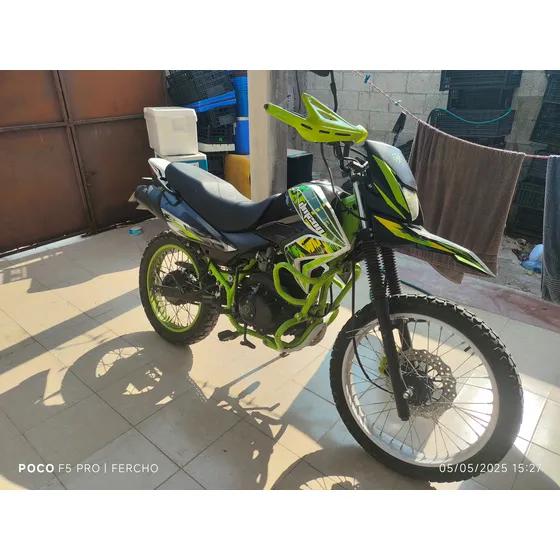 Dm 200 Verde Con Blanco Y Negro