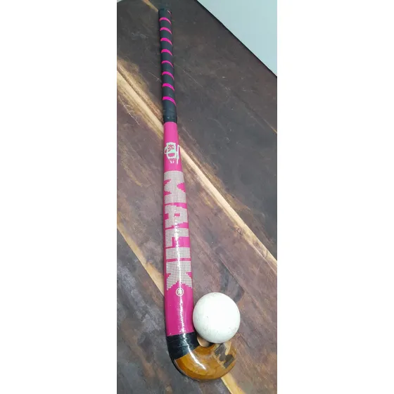 Palo De Hockey Malik College 82cm Con Bocha