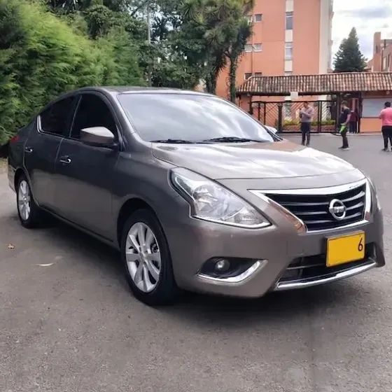 Nissan Versa 2015 1.6 Advance At