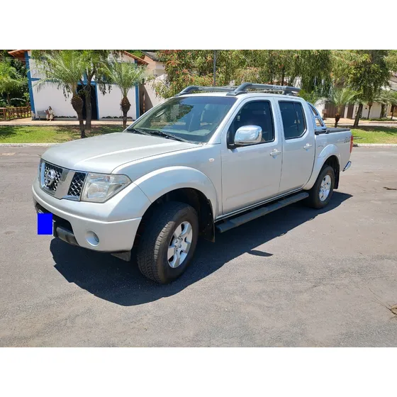 Nissan Frontier 2.5 Le Cab. Dupla 4x4 Aut. 4p