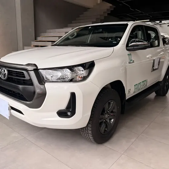 Toyota Hilux 2027 2.4l