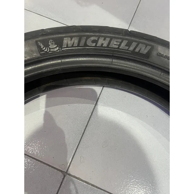 Caucho Michelin 90/90/16 Usado