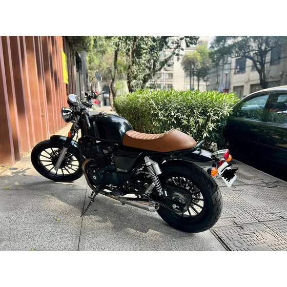 Año: 2021 Motor: 320 Cc Moto En Excelente Estado Y Poco Uso.