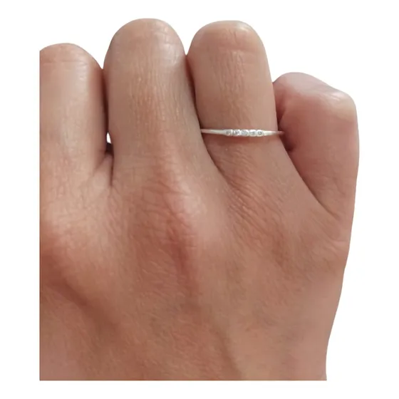 Anel Feminino Aparador Meia Aliança Fina Prata 925 Zirconias