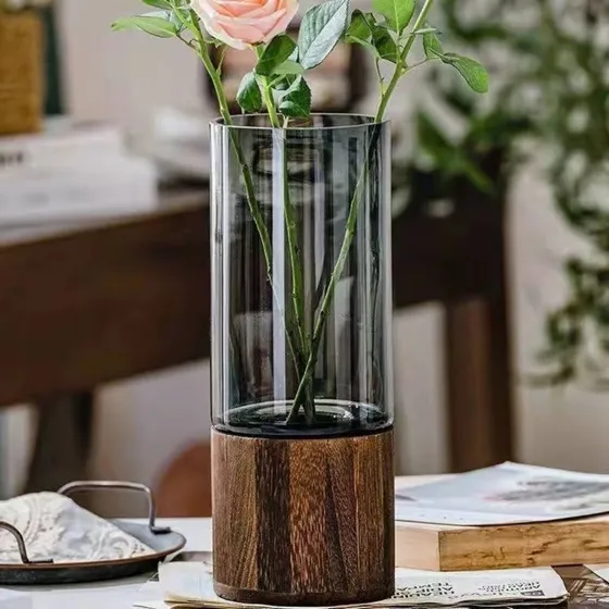 Jarrón De Vidrio Base De Madera Transparente Estriado