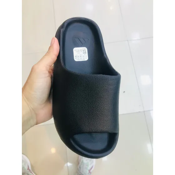 Cholas adidas Yezzi 25$