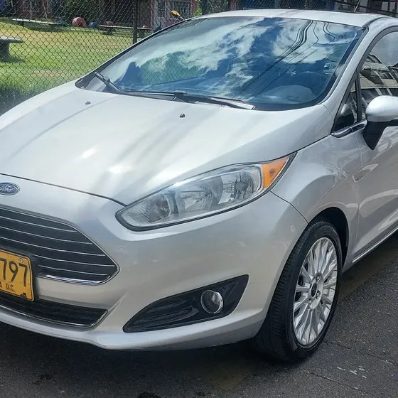 Ford Fiesta 2015 1.6 Titanium At