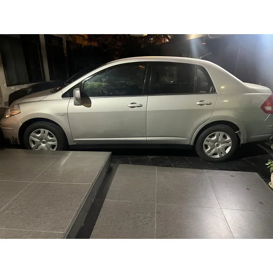 Nissan Tiida Sedan 2010